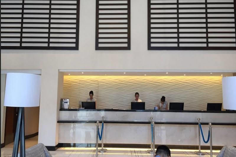 Henann Prime Beach Resort Balabag  Extérieur photo Check-in counters at the airport